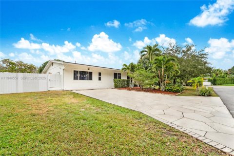Villa ou maison à vendre à Miami, Floride: 4 chambres, 184.88 m2 № 2001085 - photo 1