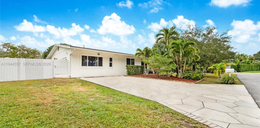 Villa ou maison à Miami, Floride 4 chambres, 184.88 m2 № 2001085