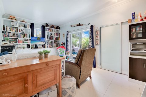 Villa ou maison à vendre à Miami, Floride: 4 chambres, 184.88 m2 № 2001085 - photo 17