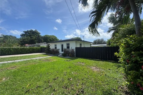 Купить виллу или дом в Пальметто-Бей, Флорида 2 спальни, 66.89м2, № 1942494 - фото 3