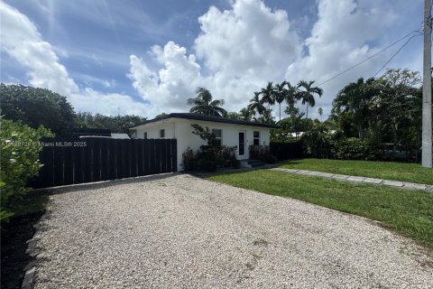 Купить виллу или дом в Пальметто-Бей, Флорида 2 спальни, 66.89м2, № 1942494 - фото 2