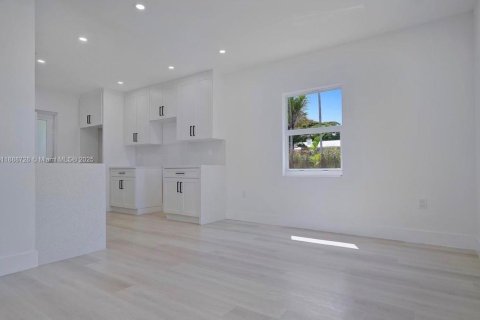 Купить виллу или дом в Пальметто-Бей, Флорида 2 спальни, 66.89м2, № 1942494 - фото 6