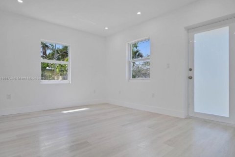 Купить виллу или дом в Пальметто-Бей, Флорида 2 спальни, 66.89м2, № 1942494 - фото 5