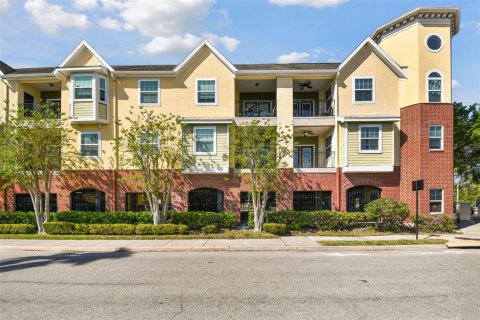 Condo in Tampa, Florida, 1 bedroom  № 1586481 - photo 1