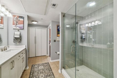 Condo in Tampa, Florida, 1 bedroom  № 1586481 - photo 13