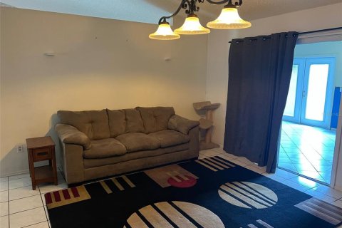 Propiedad comercial en venta en Orange City, Florida, 219.81 m2 № 2148849 - foto 4
