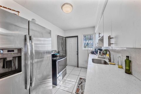 Commercial property in Miami, Florida 4 bedrooms, 130.81 sq.m. № 2096276 - photo 23