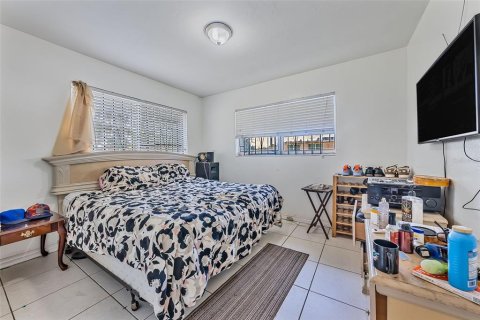 Commercial property in Miami, Florida 4 bedrooms, 130.81 sq.m. № 2096276 - photo 27
