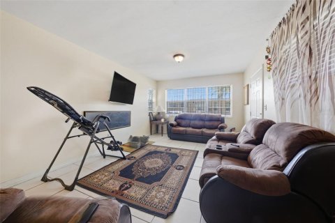 Commercial property in Miami, Florida 4 bedrooms, 130.81 sq.m. № 2096276 - photo 21