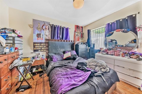 Commercial property in Miami, Florida 4 bedrooms, 130.81 sq.m. № 2096276 - photo 13