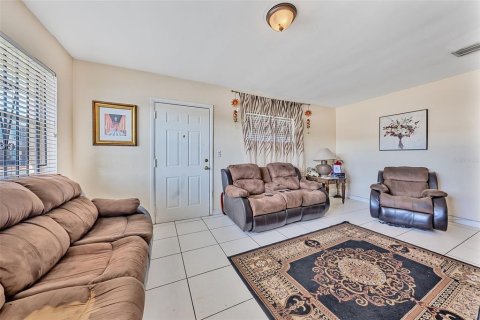 Commercial property in Miami, Florida 4 bedrooms, 130.81 sq.m. № 2096276 - photo 20