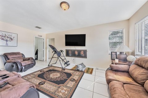 Commercial property in Miami, Florida 4 bedrooms, 130.81 sq.m. № 2096276 - photo 19