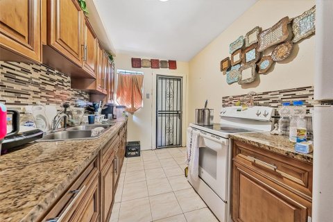 Commercial property in Miami, Florida 4 bedrooms, 130.81 sq.m. № 2096276 - photo 10