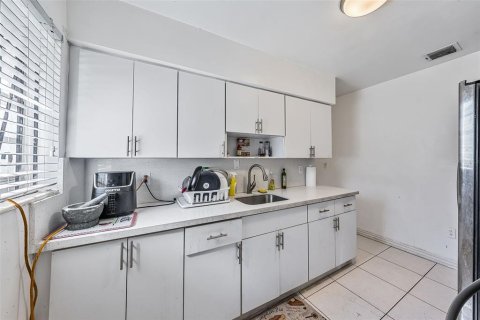 Commercial property in Miami, Florida 4 bedrooms, 130.81 sq.m. № 2096276 - photo 24