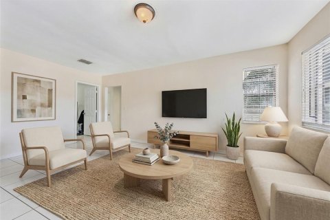 Commercial property in Miami, Florida 4 bedrooms, 130.81 sq.m. № 2096276 - photo 18