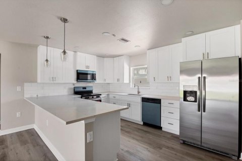 Immobilier commercial à vendre à Rotonda, Floride: 9 chambres, 418.9 m2 № 2344556 - photo 22