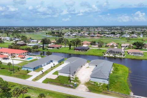 Immobilier commercial à vendre à Rotonda, Floride: 9 chambres, 418.9 m2 № 2344556 - photo 3