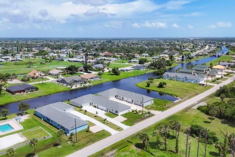 Immobilier commercial à vendre à Rotonda, Floride: 9 chambres, 418.9 m2 № 2344556 - photo 2