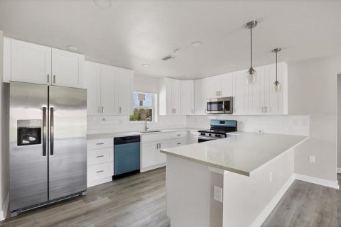 Immobilier commercial à vendre à Rotonda, Floride: 9 chambres, 418.9 m2 № 2344556 - photo 10