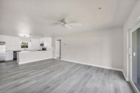 Immobilier commercial à vendre à Rotonda, Floride: 9 chambres, 418.9 m2 № 2344556 - photo 9