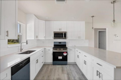 Immobilier commercial à vendre à Rotonda, Floride: 9 chambres, 418.9 m2 № 2344556 - photo 12
