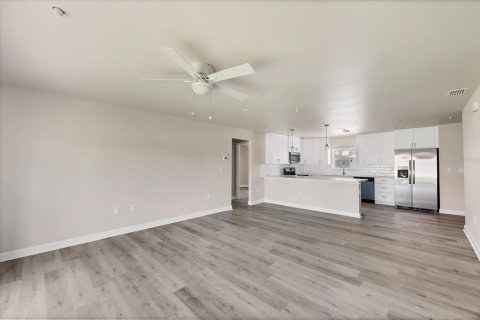 Immobilier commercial à vendre à Rotonda, Floride: 9 chambres, 418.9 m2 № 2344556 - photo 21