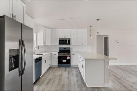 Immobilier commercial à vendre à Rotonda, Floride: 9 chambres, 418.9 m2 № 2344556 - photo 11