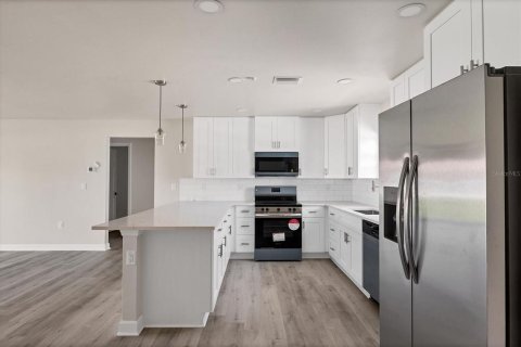 Immobilier commercial à vendre à Rotonda, Floride: 9 chambres, 418.9 m2 № 2344556 - photo 23