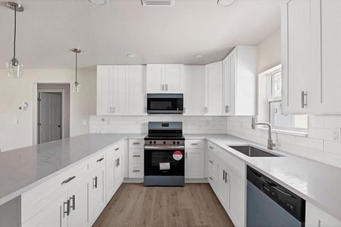 Immobilier commercial à vendre à Rotonda, Floride: 9 chambres, 418.9 m2 № 2344556 - photo 24