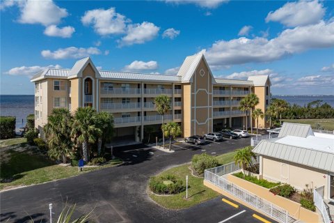 Condo in Punta Gorda, Florida, 3 bedrooms № 2093730 - photo 13