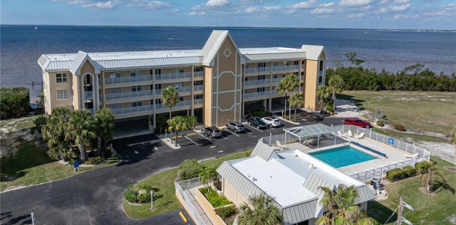 Condo in Punta Gorda, Florida, 3 bedrooms № 2093730