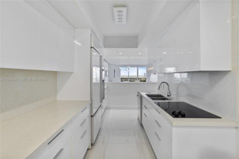 Condominio en venta en Hallandale Beach, Florida, 3 dormitorios, 145.95 m2 № 2004353 - foto 18
