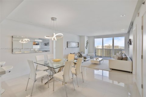 Condominio en venta en Hallandale Beach, Florida, 3 dormitorios, 145.95 m2 № 2004353 - foto 14