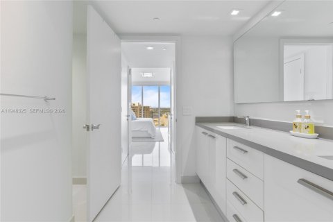 Condominio en venta en Hallandale Beach, Florida, 3 dormitorios, 145.95 m2 № 2004353 - foto 24