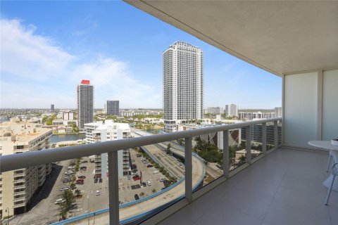 Condominio en venta en Hallandale Beach, Florida, 3 dormitorios, 145.95 m2 № 2004353 - foto 6