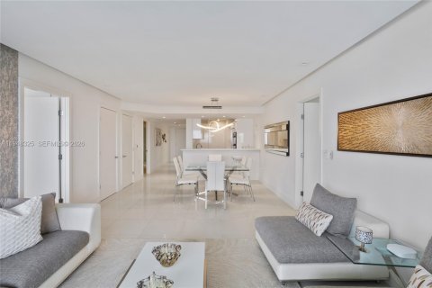 Condominio en venta en Hallandale Beach, Florida, 3 dormitorios, 145.95 m2 № 2004353 - foto 12