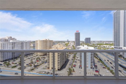 Condominio en venta en Hallandale Beach, Florida, 3 dormitorios, 145.95 m2 № 2004353 - foto 3