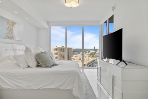 Condominio en venta en Hallandale Beach, Florida, 3 dormitorios, 145.95 m2 № 2004353 - foto 20