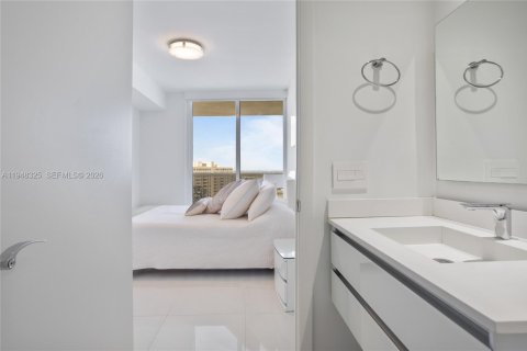 Condominio en venta en Hallandale Beach, Florida, 3 dormitorios, 145.95 m2 № 2004353 - foto 27