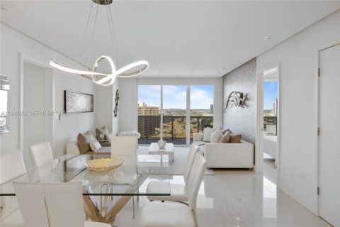 Condominio en venta en Hallandale Beach, Florida, 3 dormitorios, 145.95 m2 № 2004353 - foto 9