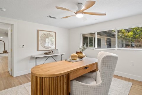House in Tampa, Florida 5 bedrooms, 438.22 sq.m. № 2203456 - photo 30
