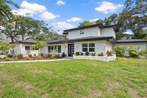 House in Tampa, Florida 5 bedrooms, 438.22 sq.m. № 2203456 - photo 2