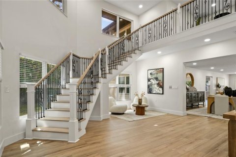 House in Tampa, Florida 5 bedrooms, 438.22 sq.m. № 2203456 - photo 20