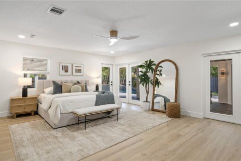 House in Tampa, Florida 5 bedrooms, 438.22 sq.m. № 2203456 - photo 25