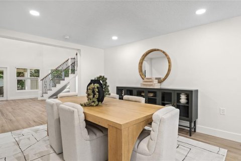 House in Tampa, Florida 5 bedrooms, 438.22 sq.m. № 2203456 - photo 14