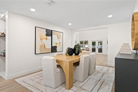 House in Tampa, Florida 5 bedrooms, 438.22 sq.m. № 2203456 - photo 13