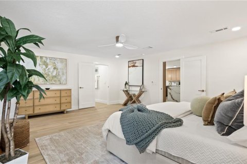 House in Tampa, Florida 5 bedrooms, 438.22 sq.m. № 2203456 - photo 26
