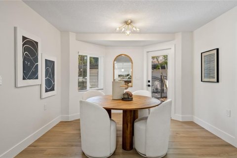 House in Tampa, Florida 5 bedrooms, 438.22 sq.m. № 2203456 - photo 11