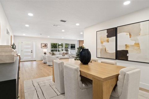 House in Tampa, Florida 5 bedrooms, 438.22 sq.m. № 2203456 - photo 12