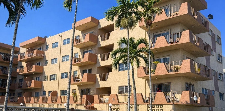 Condo à Hialeah, Floride, 2 chambres  № 2081367